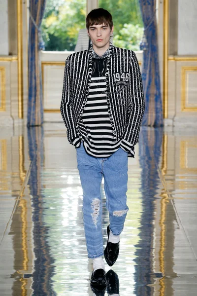 Look 19